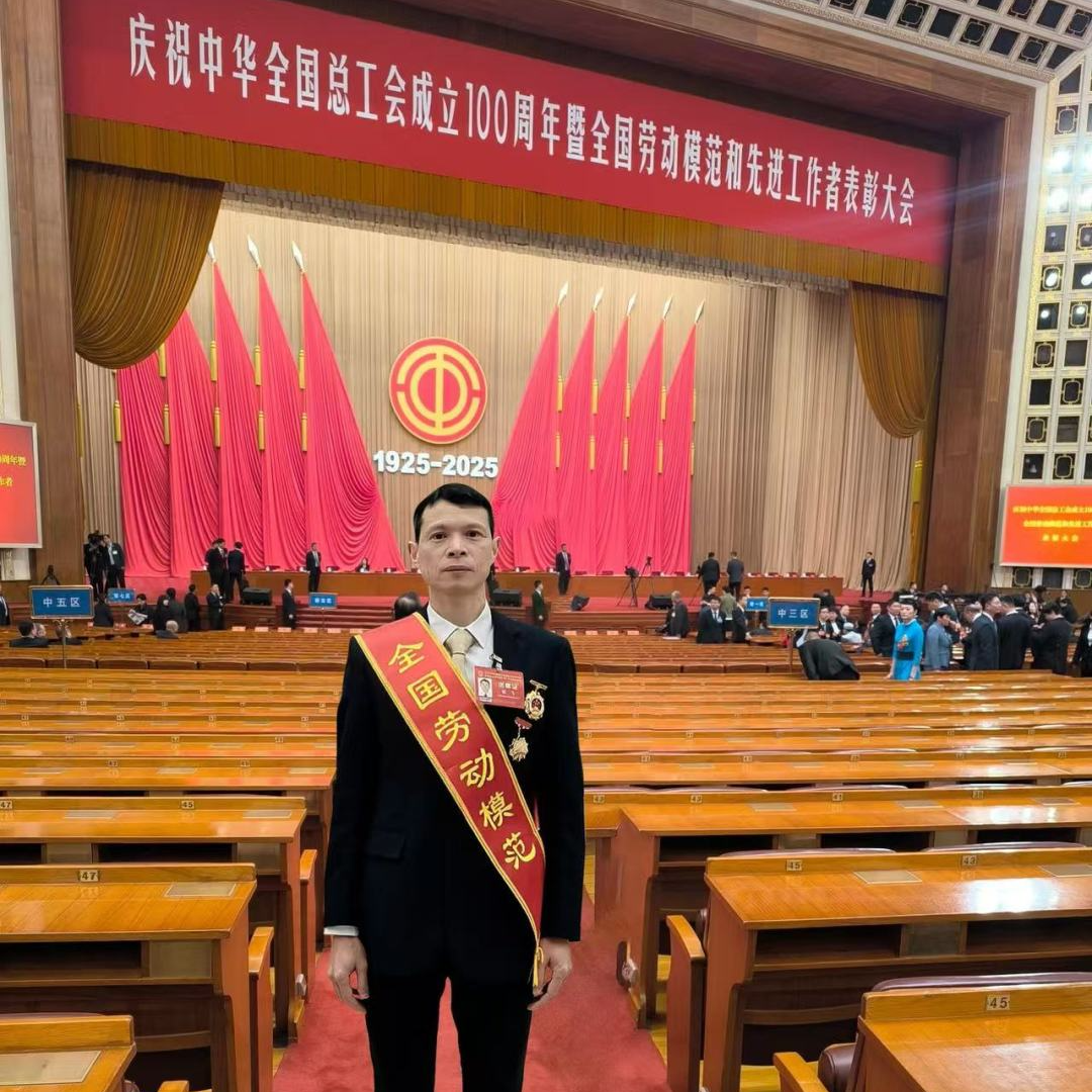 “全国劳模”杨飞：匠心铸就非凡 奋斗书写荣光