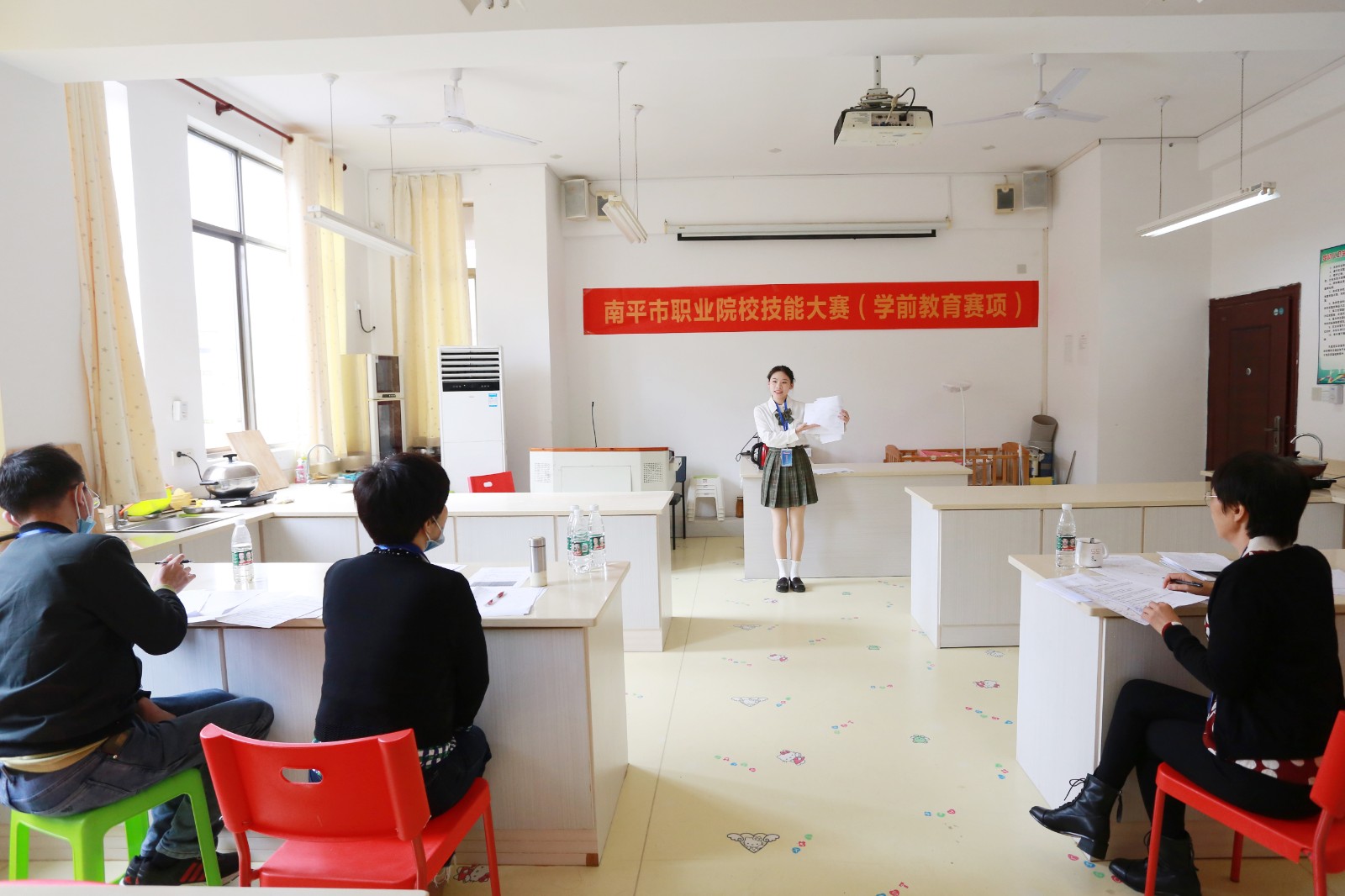 中职技能赛3.jpg 中职技能赛3.jpg