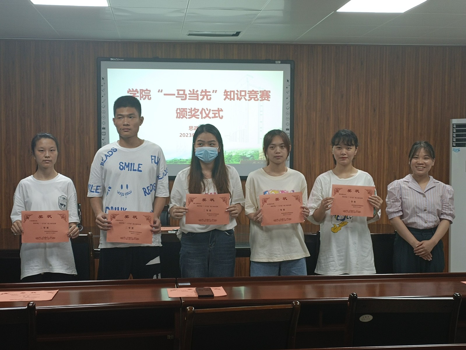 学院一马当先颁奖3.jpg
