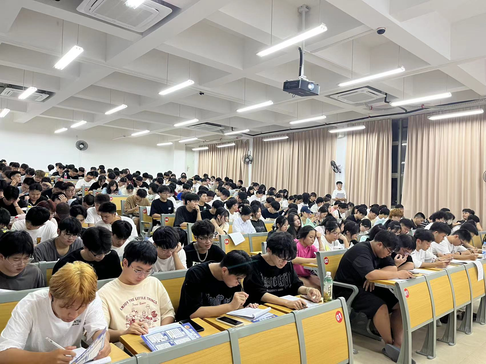 图片2.png 图片2.png