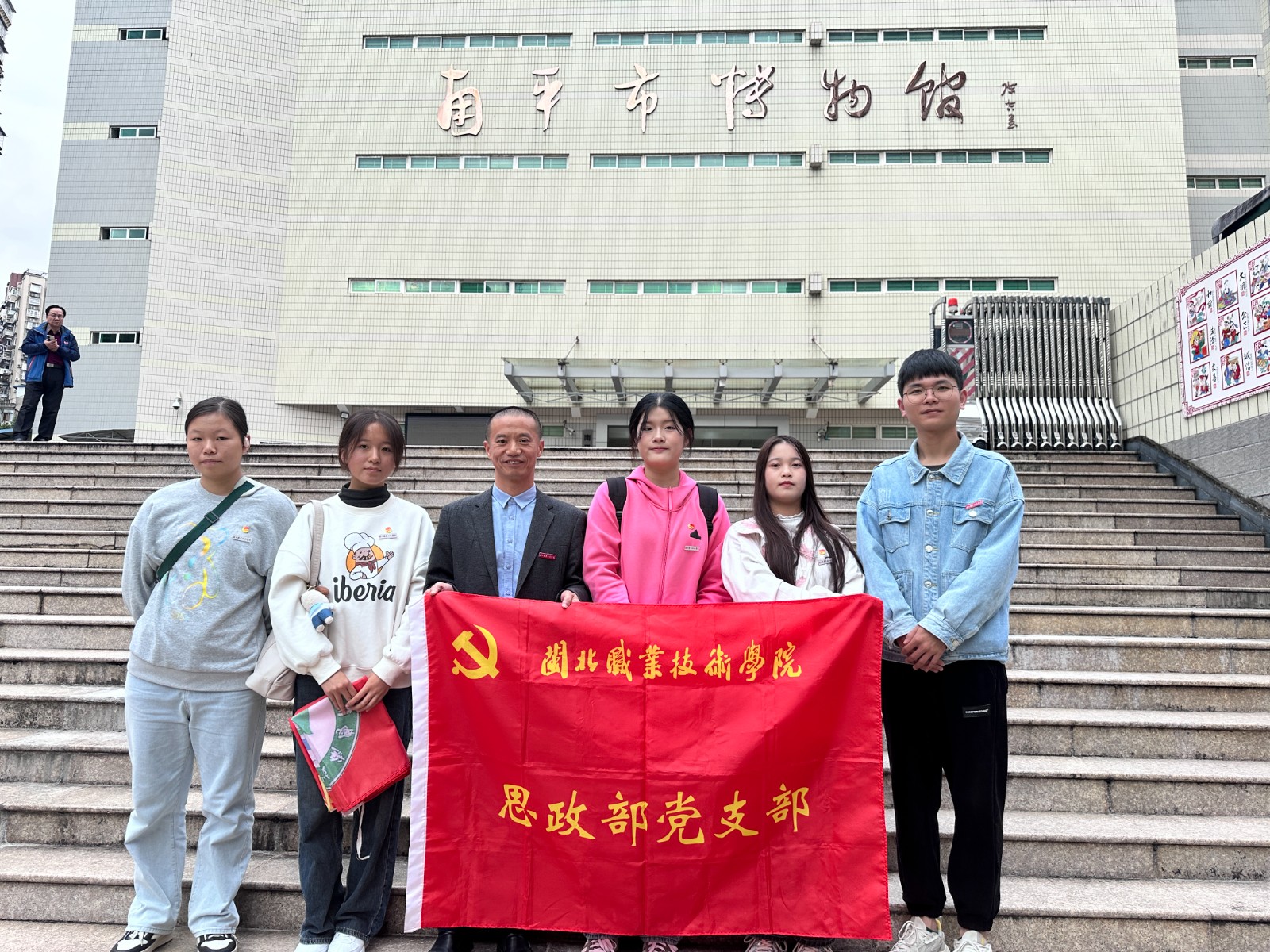 博物馆参观3.jpg 博物馆参观3.jpg