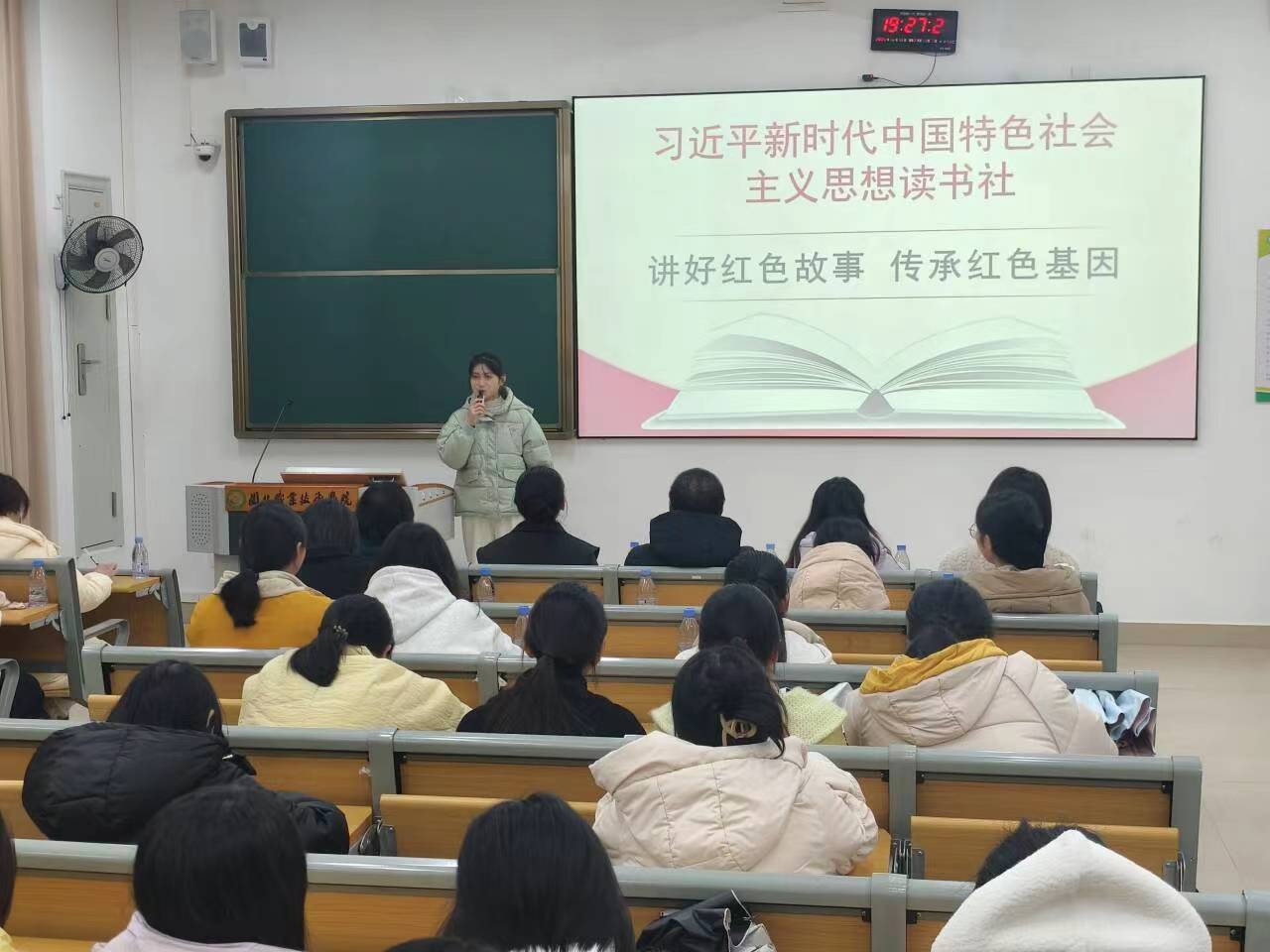 讲红色故事2.jpg