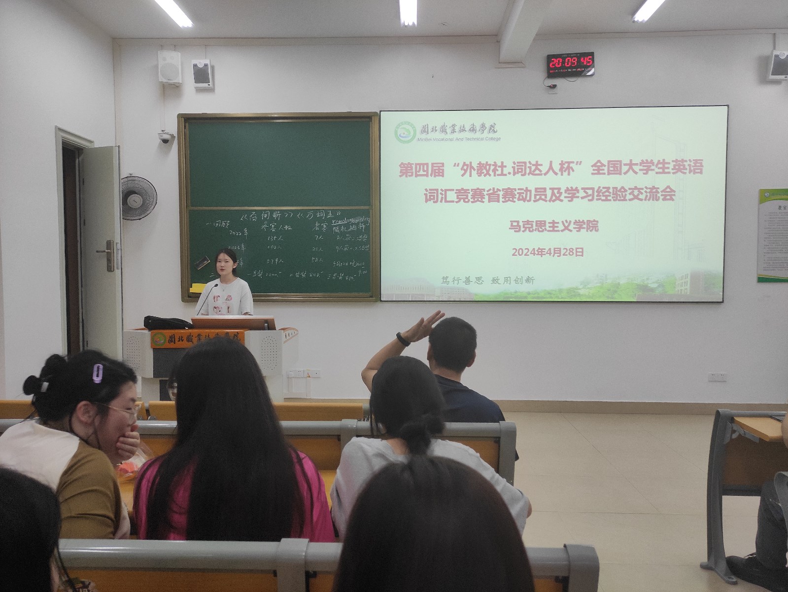 曾丽君.jpg