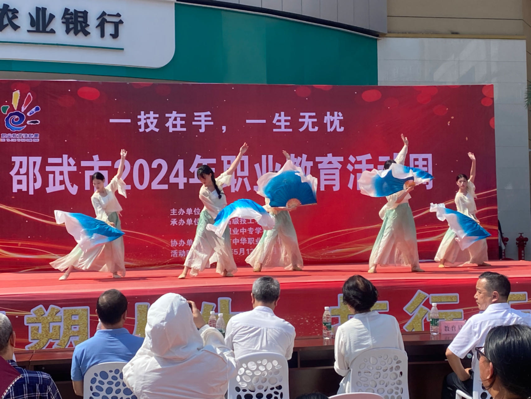 5e6ac7b3-6ee2-4d16-a4ec-91402affd5b1.jpg