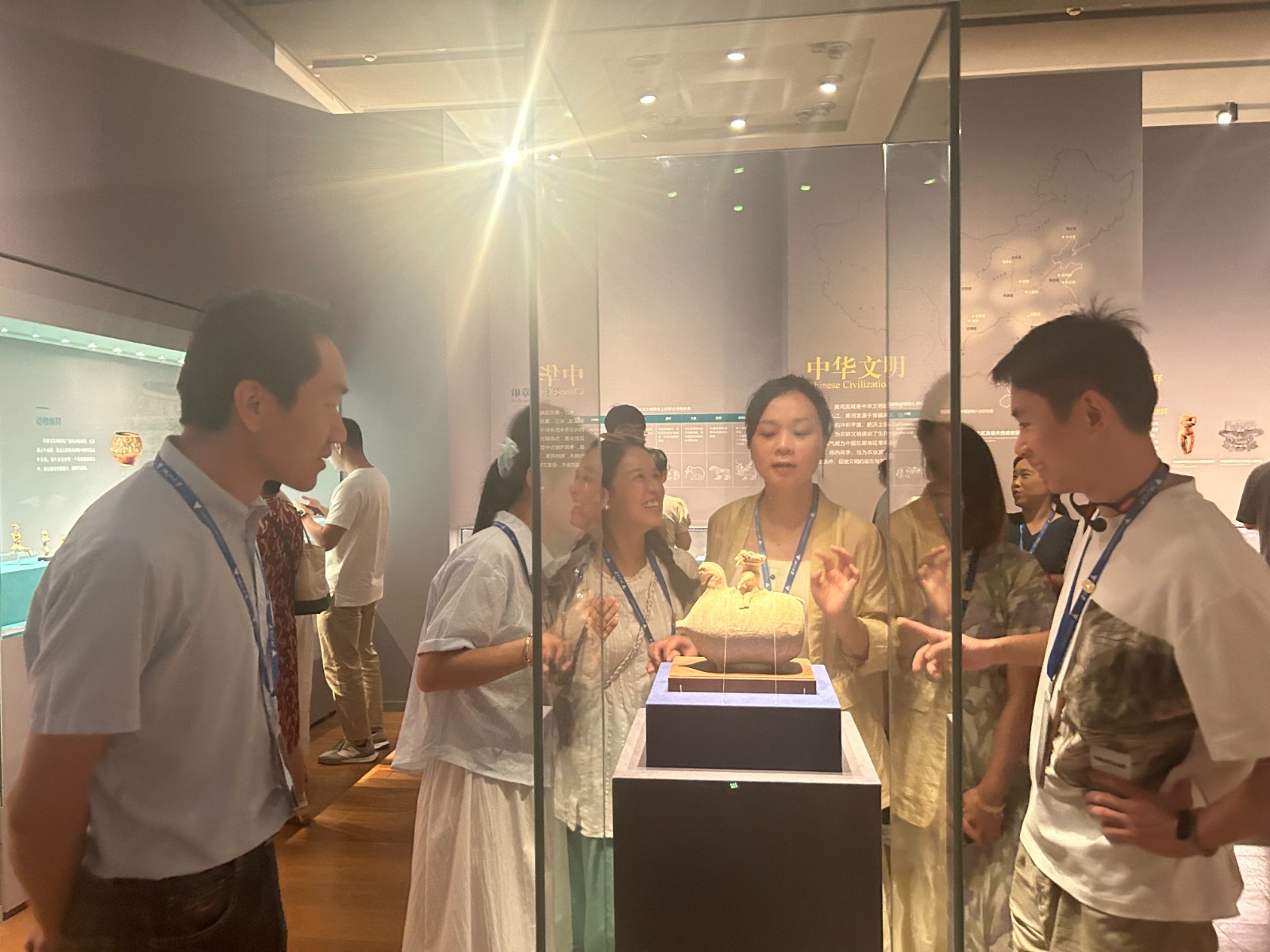 参观浙大博物馆.jpg
